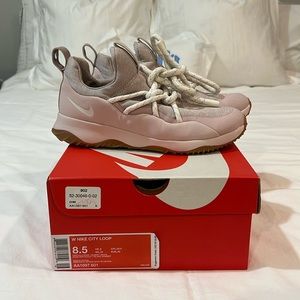 Women’s Nike City Loop Sneakers size 8.5